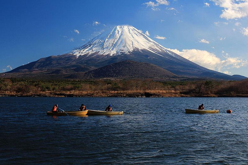 富士山活跃地质活动与旅游繁荣共生最新动态